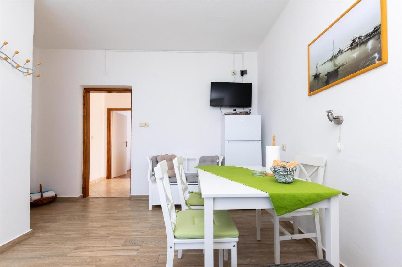 Apartments Biserka Barbat na Rabu Ngoại thất bức ảnh