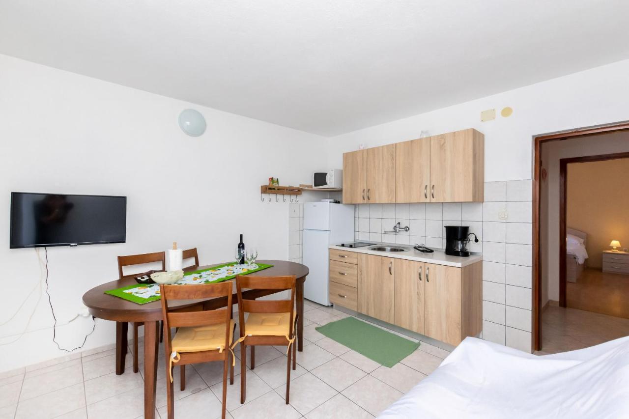 Apartments Biserka Barbat na Rabu Ngoại thất bức ảnh